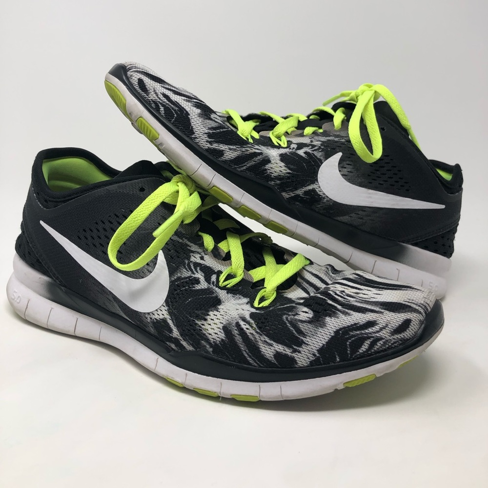 Nike free runs black and white